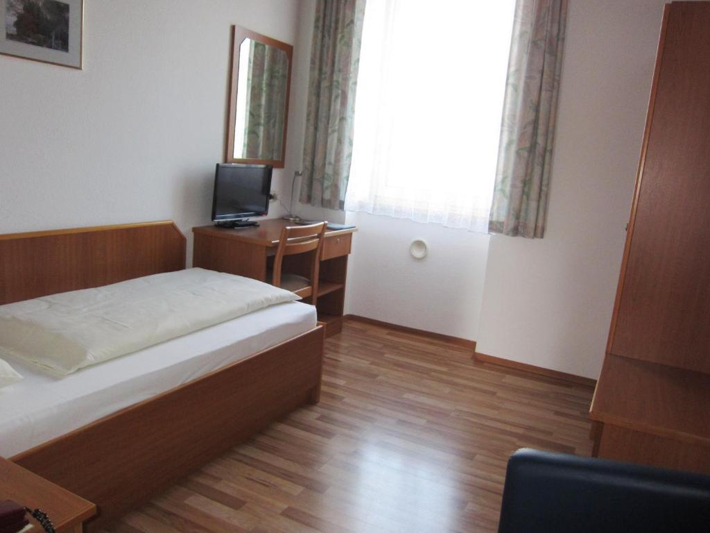 Hotel Voeslauerhof Bad Voeslau Room photo