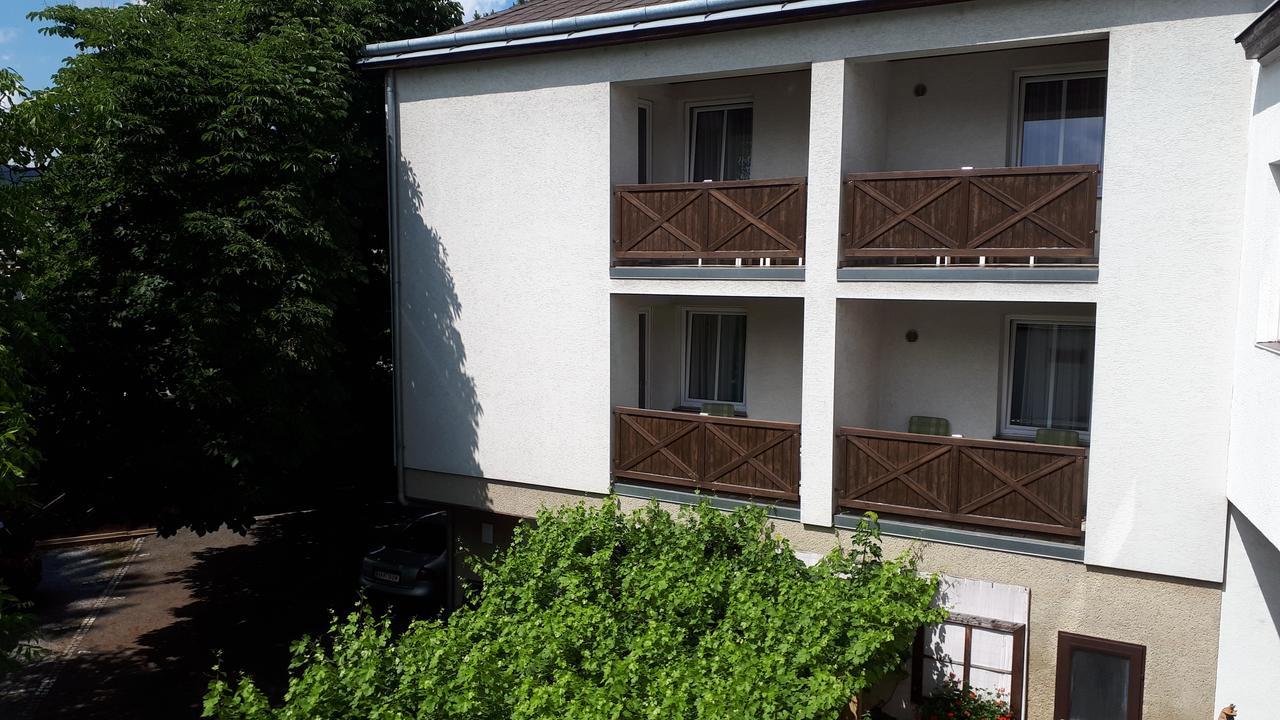 Hotel Voeslauerhof Bad Voeslau Exterior photo